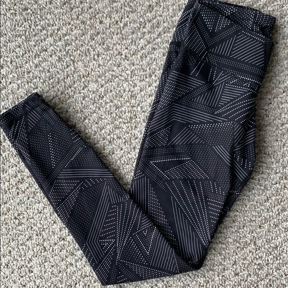 Old Navy black/white leggings size S